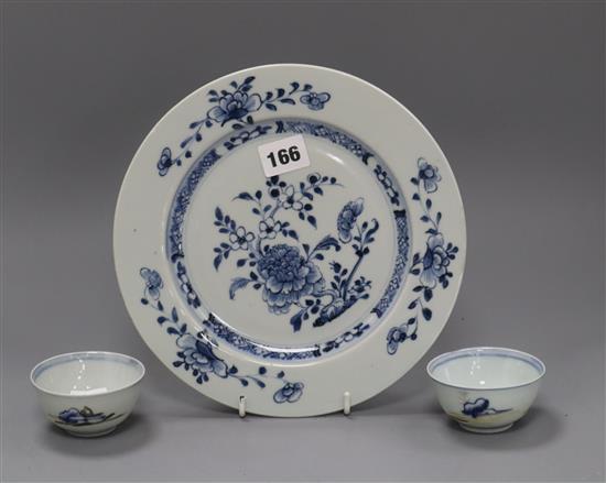 A Chinese Nanking Cargo blue and white dish and two tea bowls diameter 23.5cm